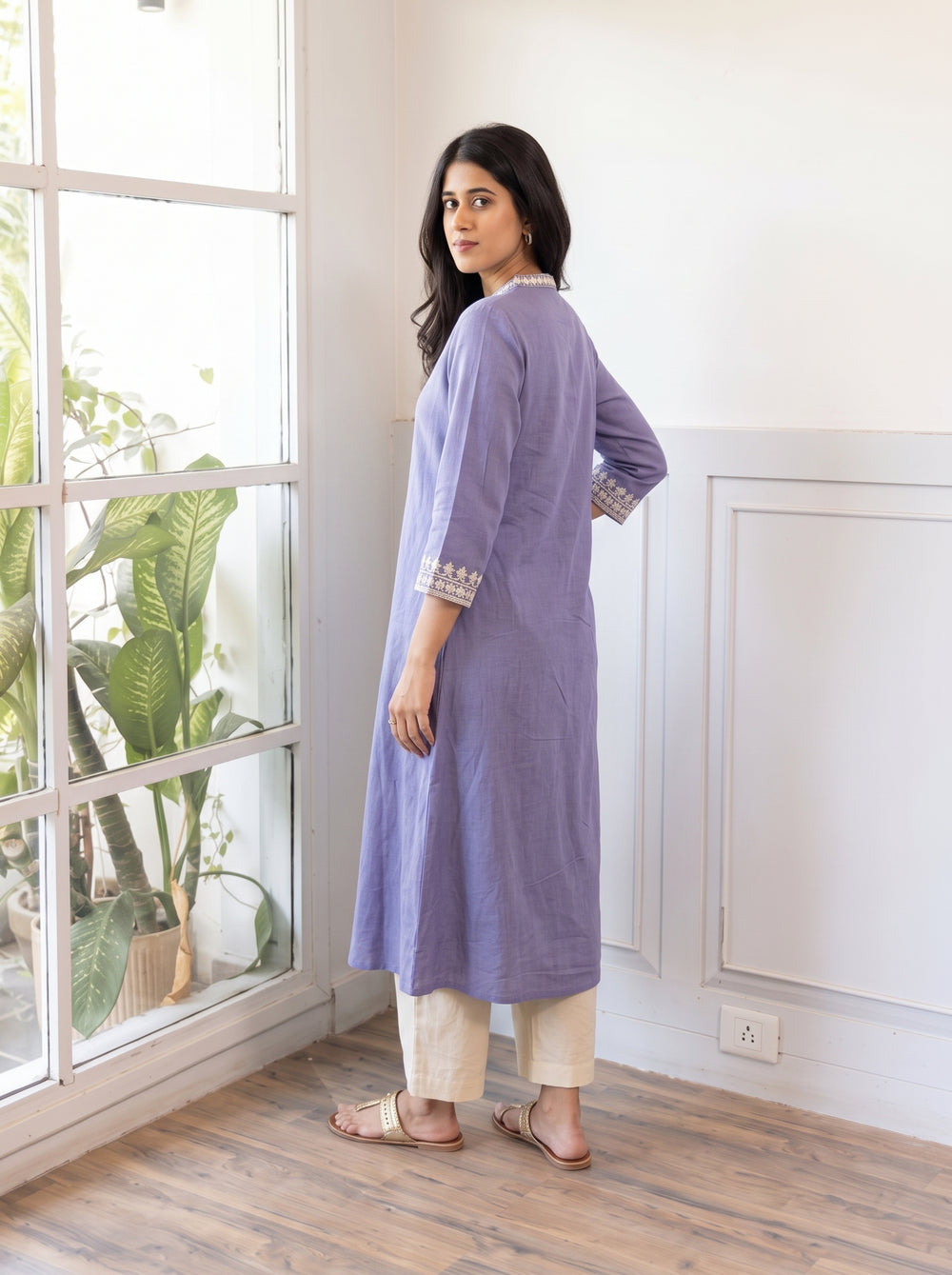 Saanvi Purple Kurta Set over-shoulder styled view – The Suitable