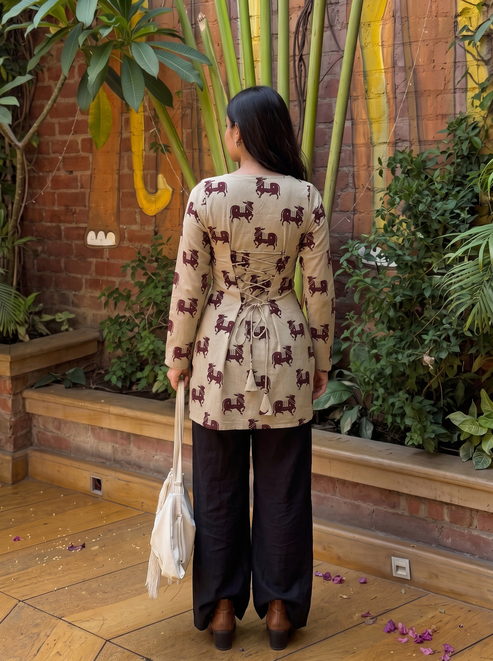 Dil Beige Maroon back view – The Suitable