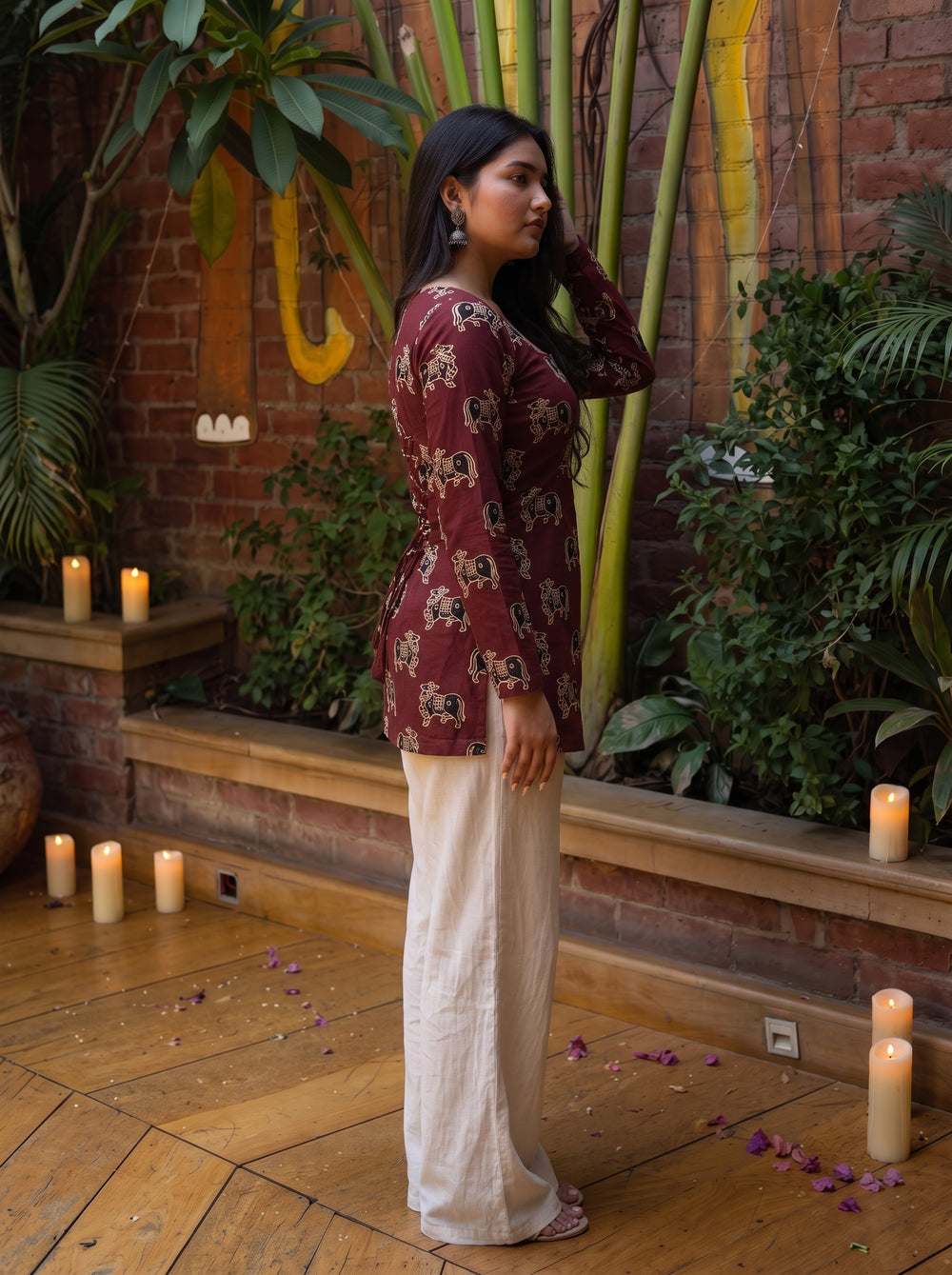 Dil Maroon side view – The Suitable