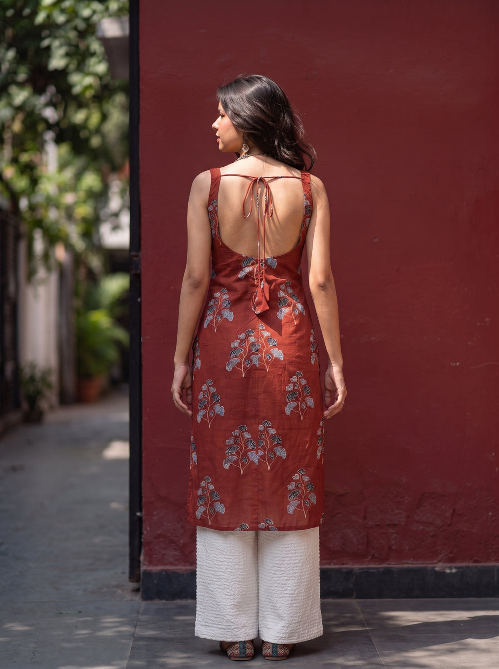 Dilruba Red back view – The Suitable