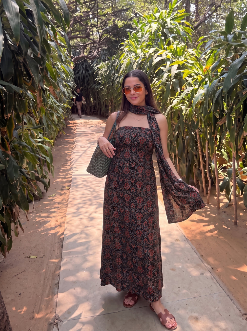 Qayamat Olive styled view 5 – The Suitable