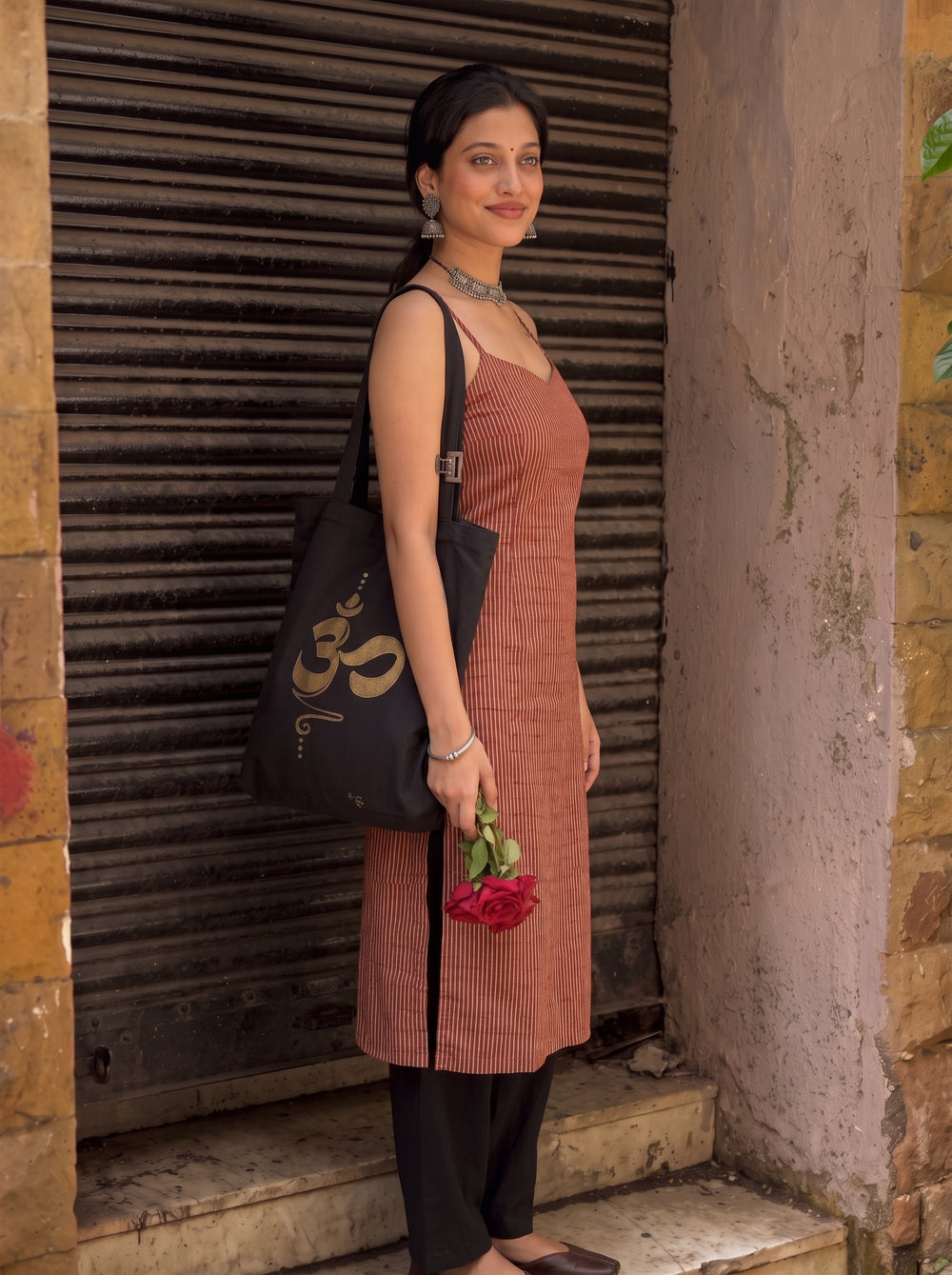 Bawri Dusty Red side view – The Suitable