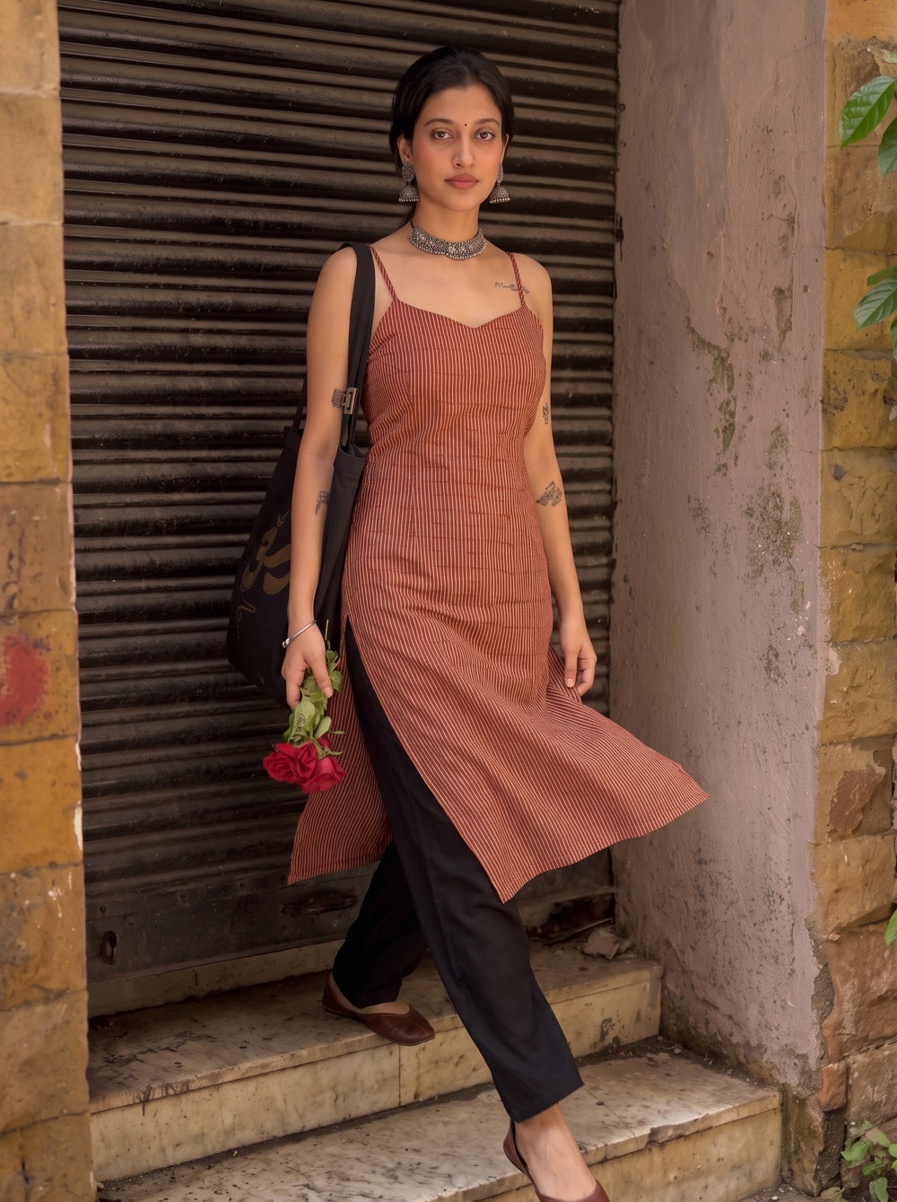 Bawri Dusty Red styled view 5 – The Suitable