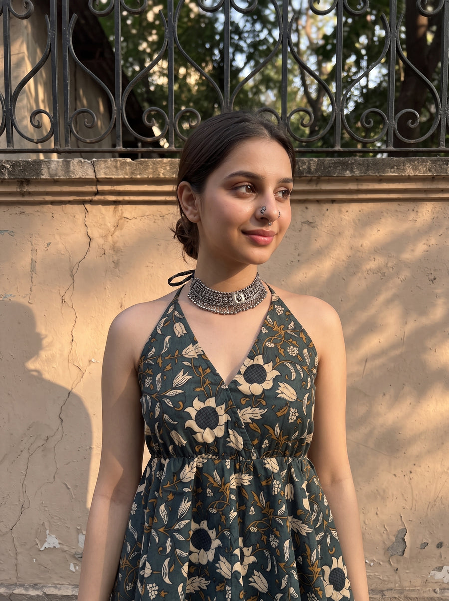 Banjaran Green neckline detail – The Suitable