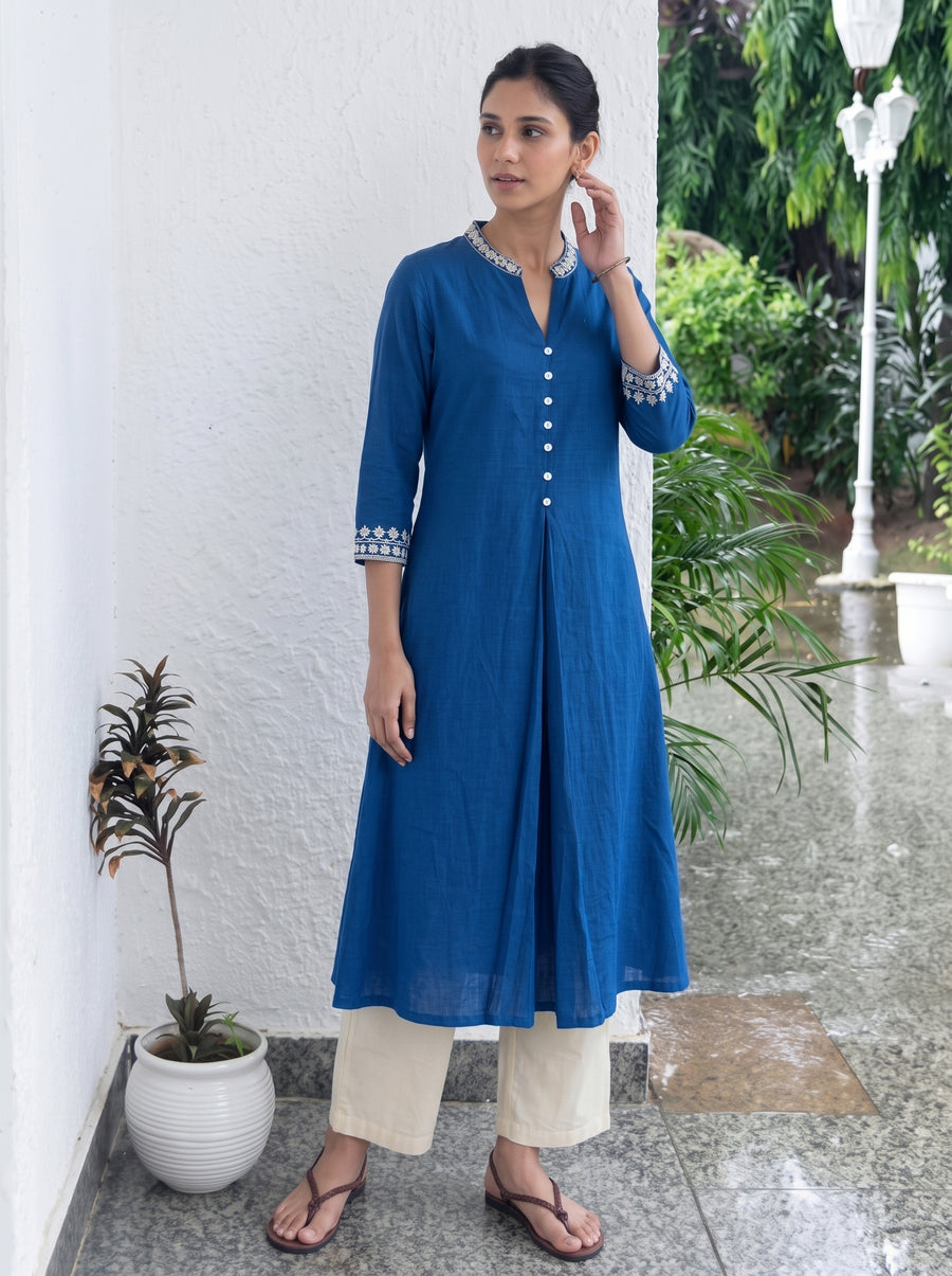 Saanvi Blue Kurta Set candid styled view – The Suitable