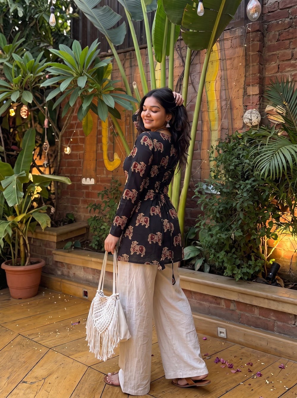 Dil Black styled view 5 – The Suitable