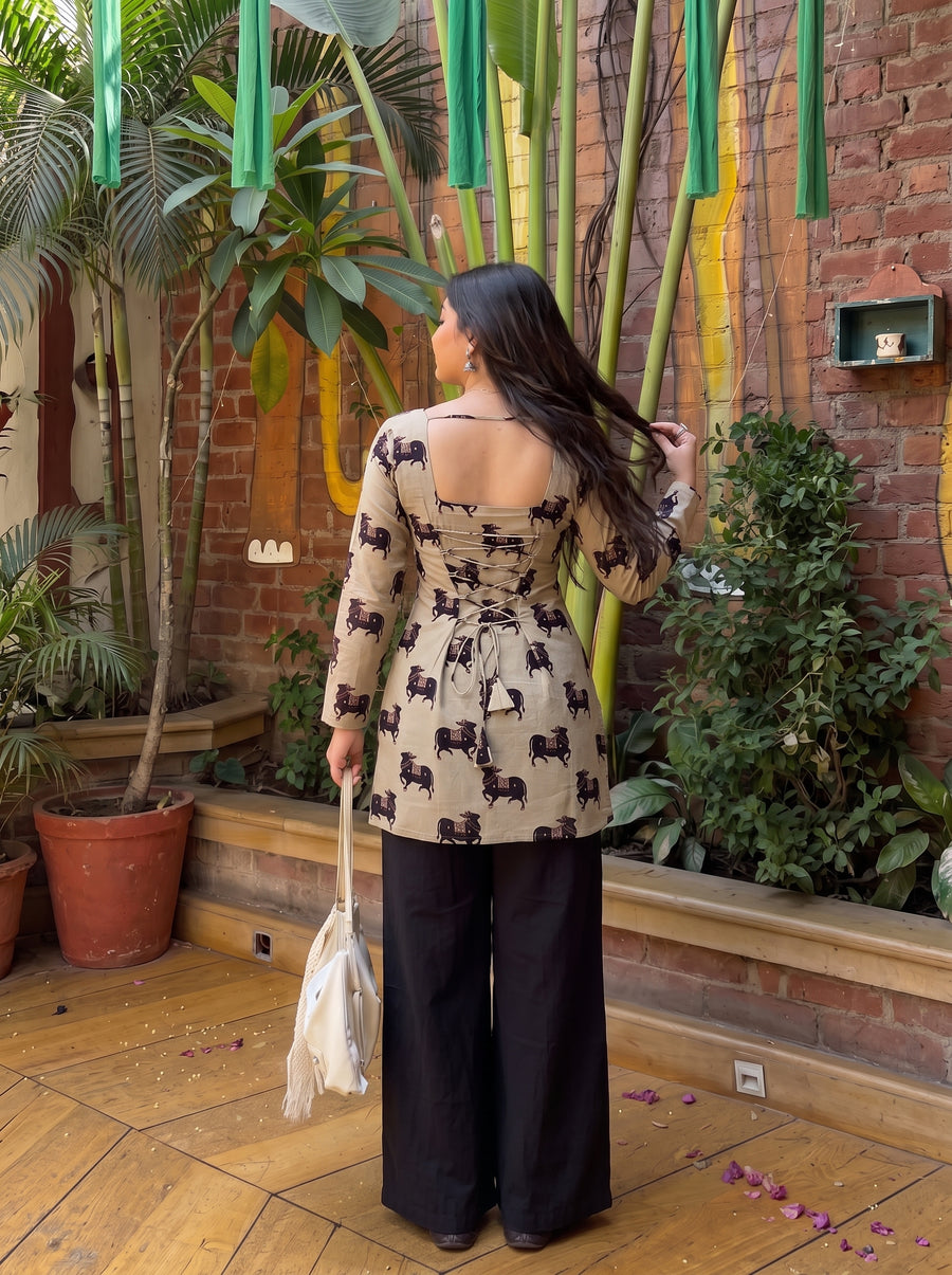 Dil Beige Black back view – The Suitable