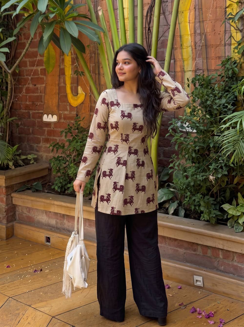 Dil Beige Maroon side view – The Suitable