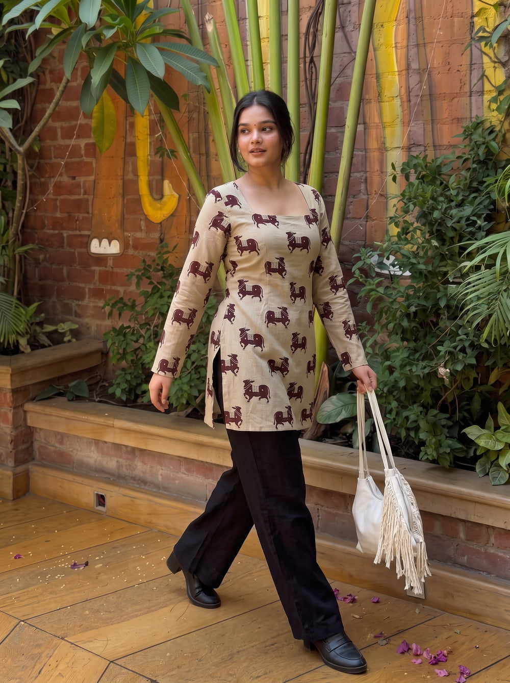 Dil Beige Maroon styled view 4 – The Suitable