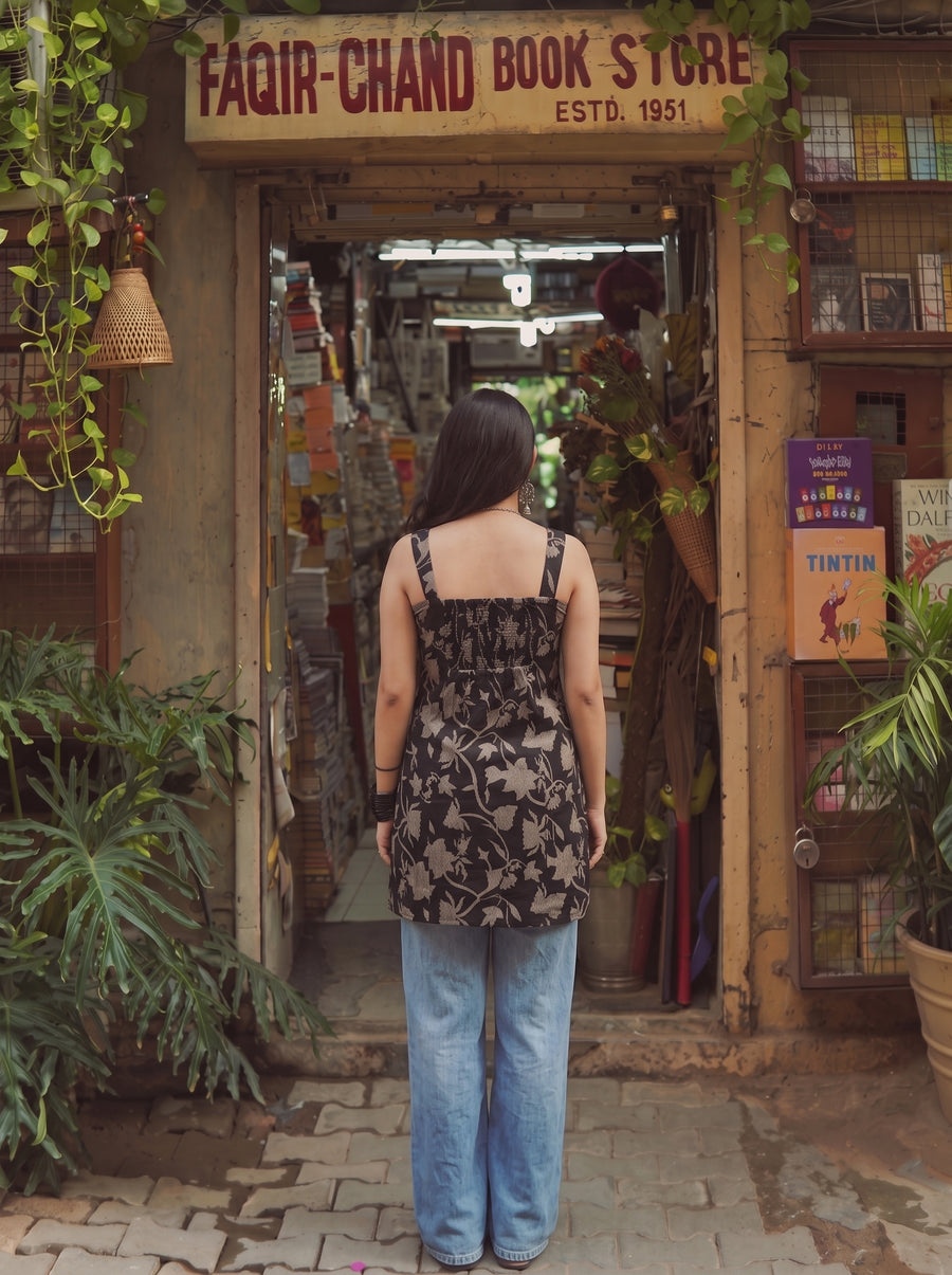 Gulnaar Black back view – The Suitable