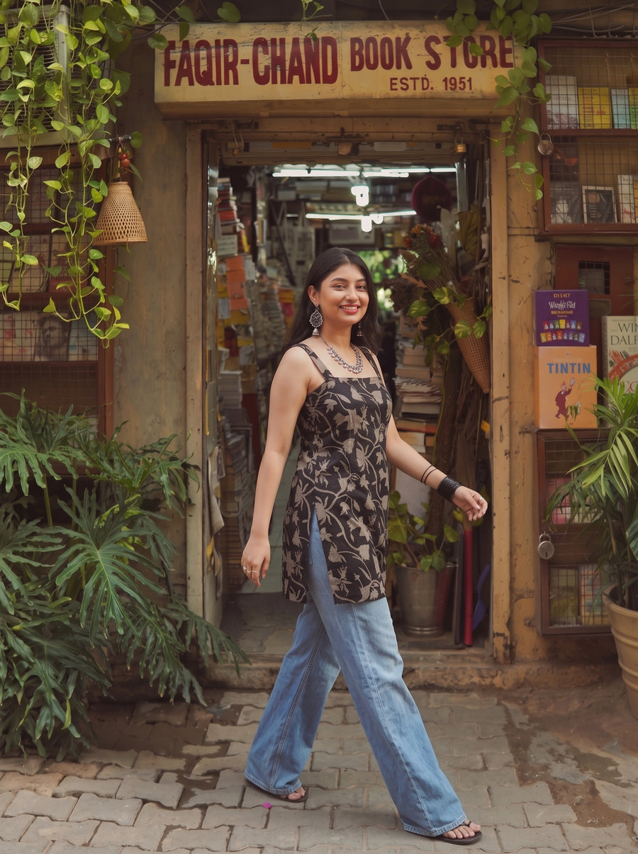 Gulnaar Black styled view 6 – The Suitable