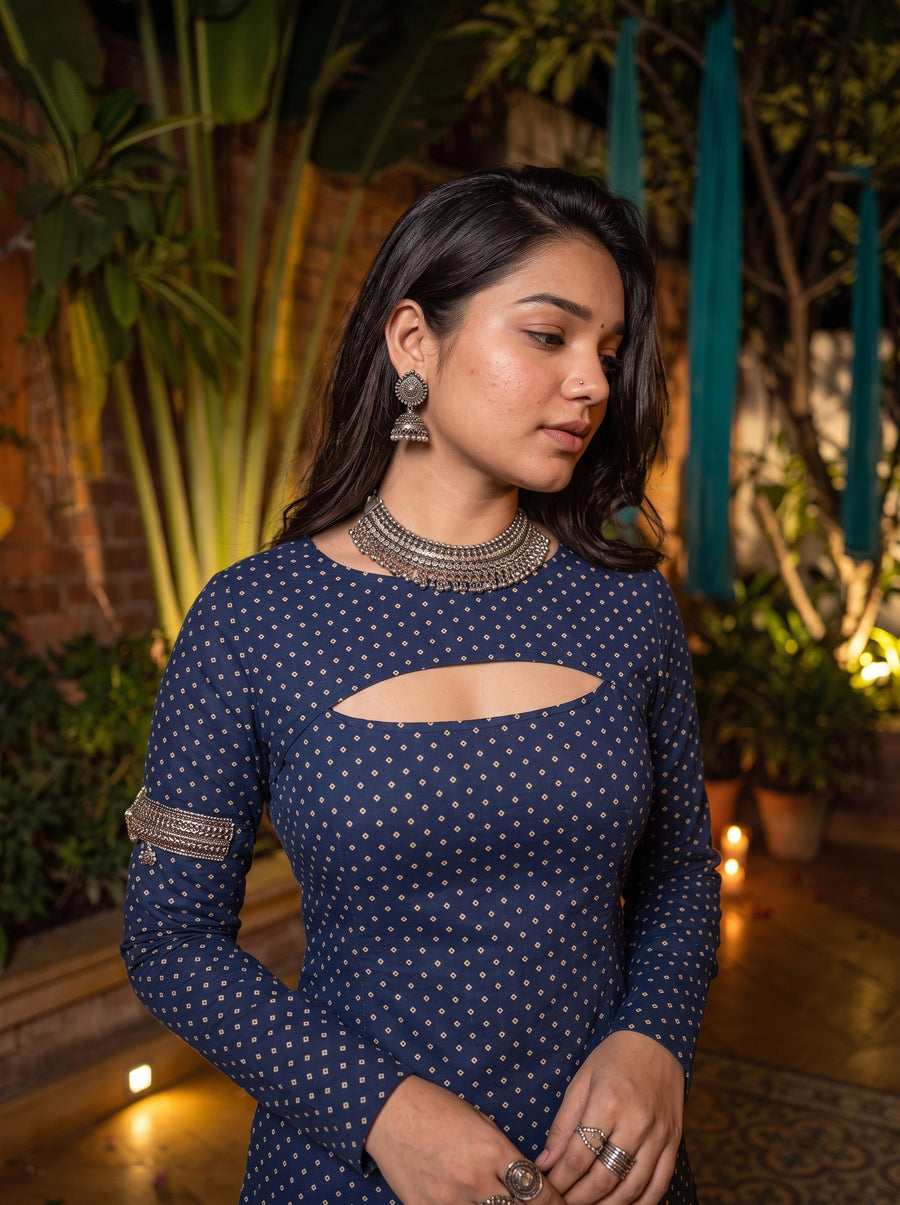 Nazar Navy neckline detail – The Suitable