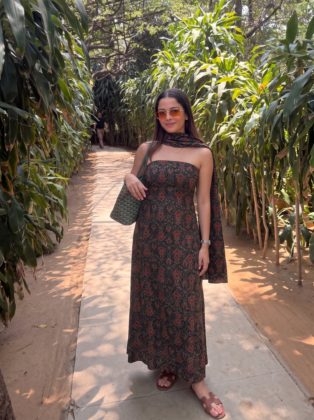 Qayamat Olive front view – The Suitable