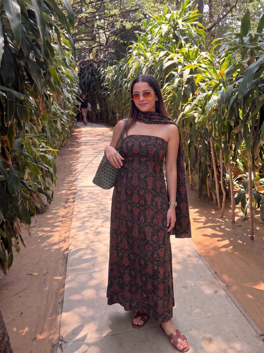 Qayamat Olive styled view 7 – The Suitable