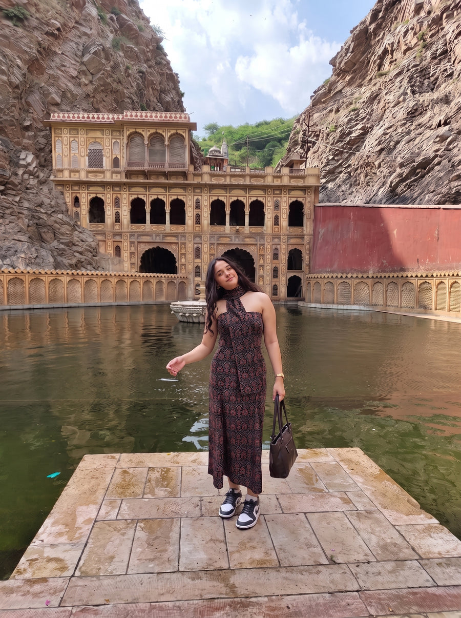 Qayamat Black side view – The Suitable
