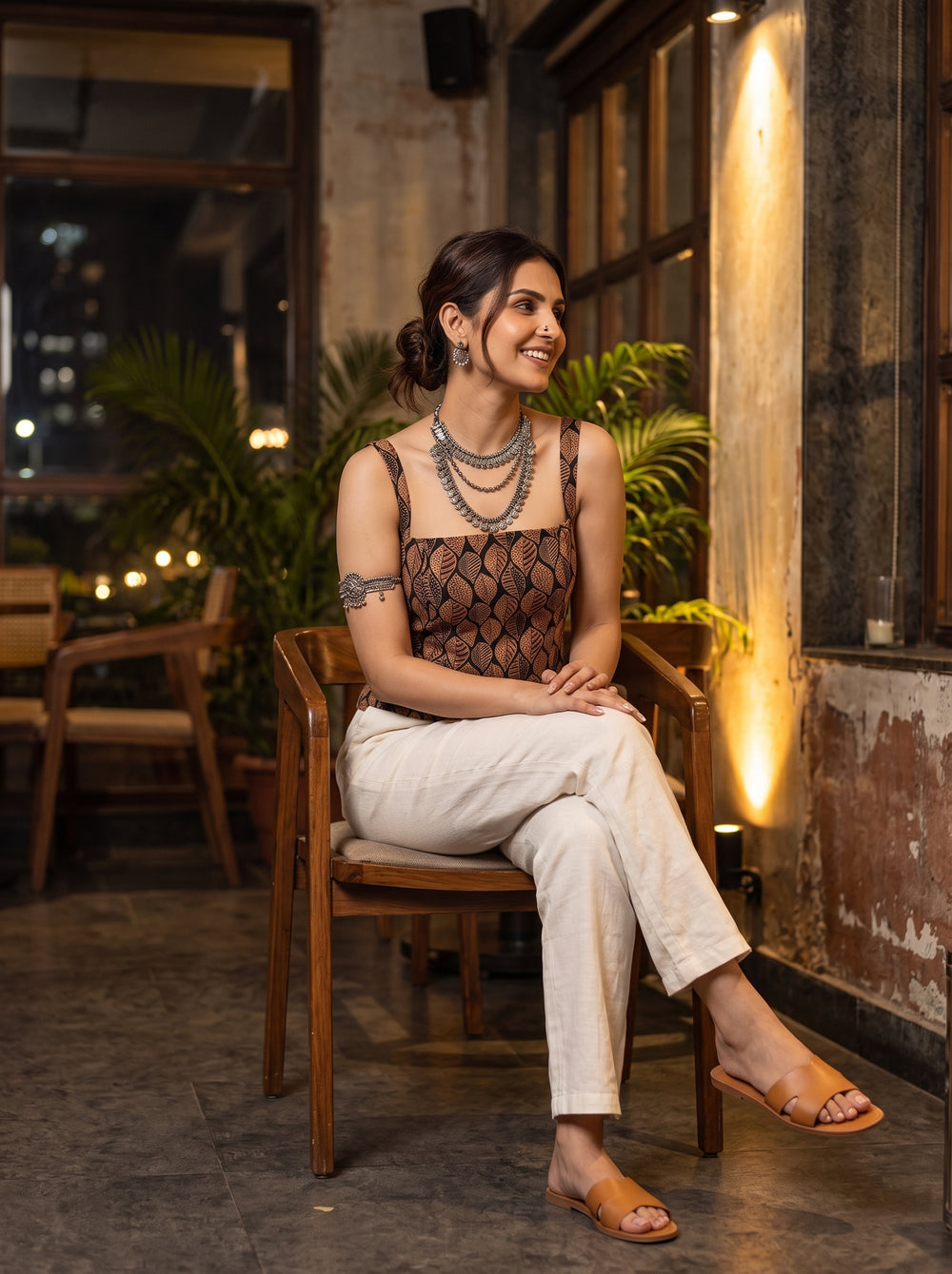 Shola Black styled view 5 – The Suitable