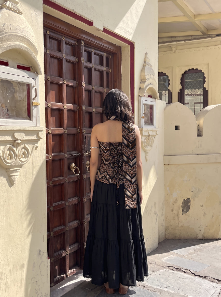 Taweez Black back view – The Suitable