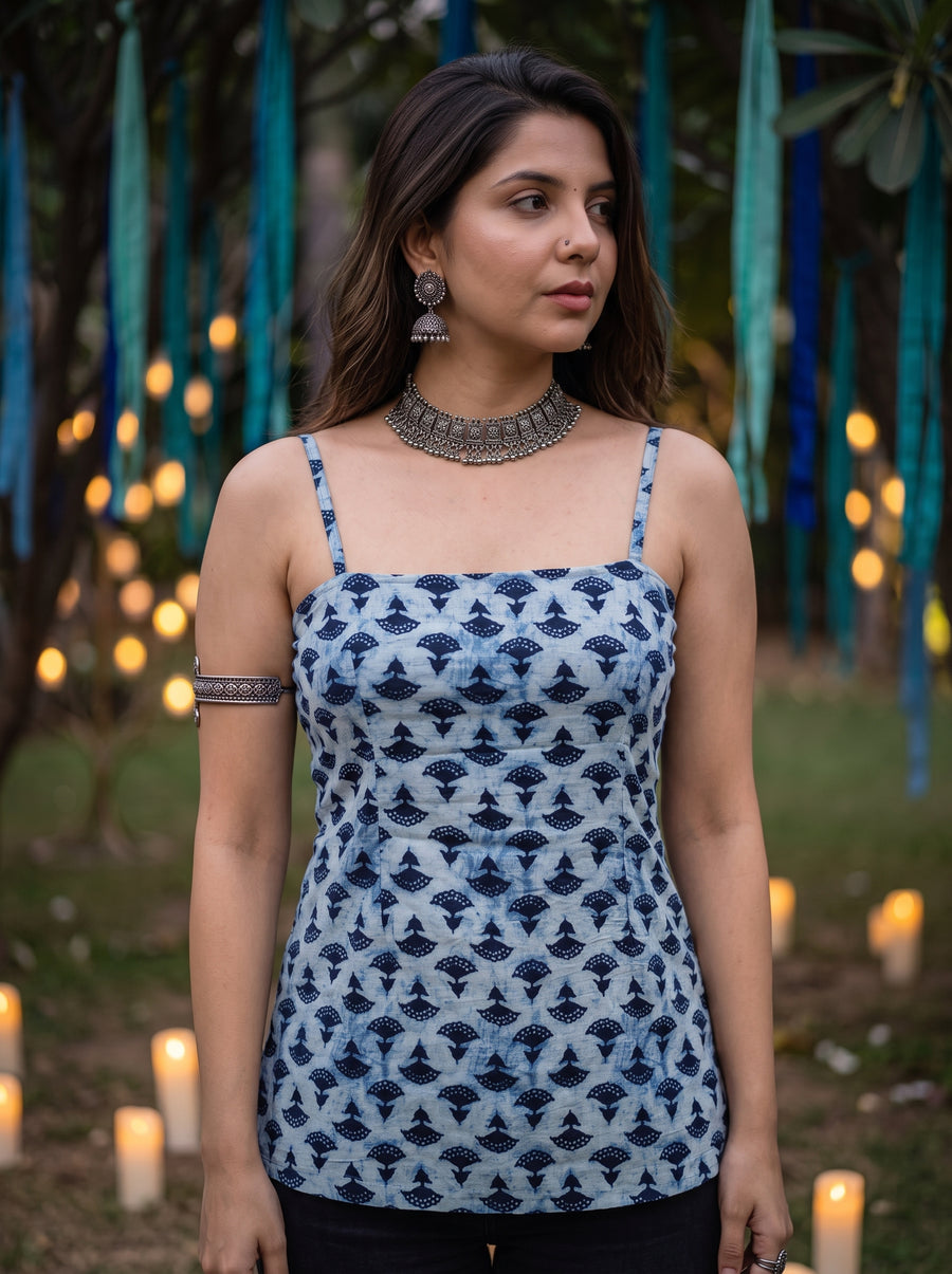 Zidd Blue neckline detail – The Suitable