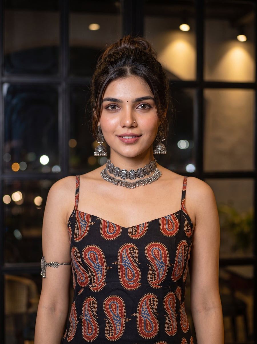Ada Black neckline detail – The Suitable