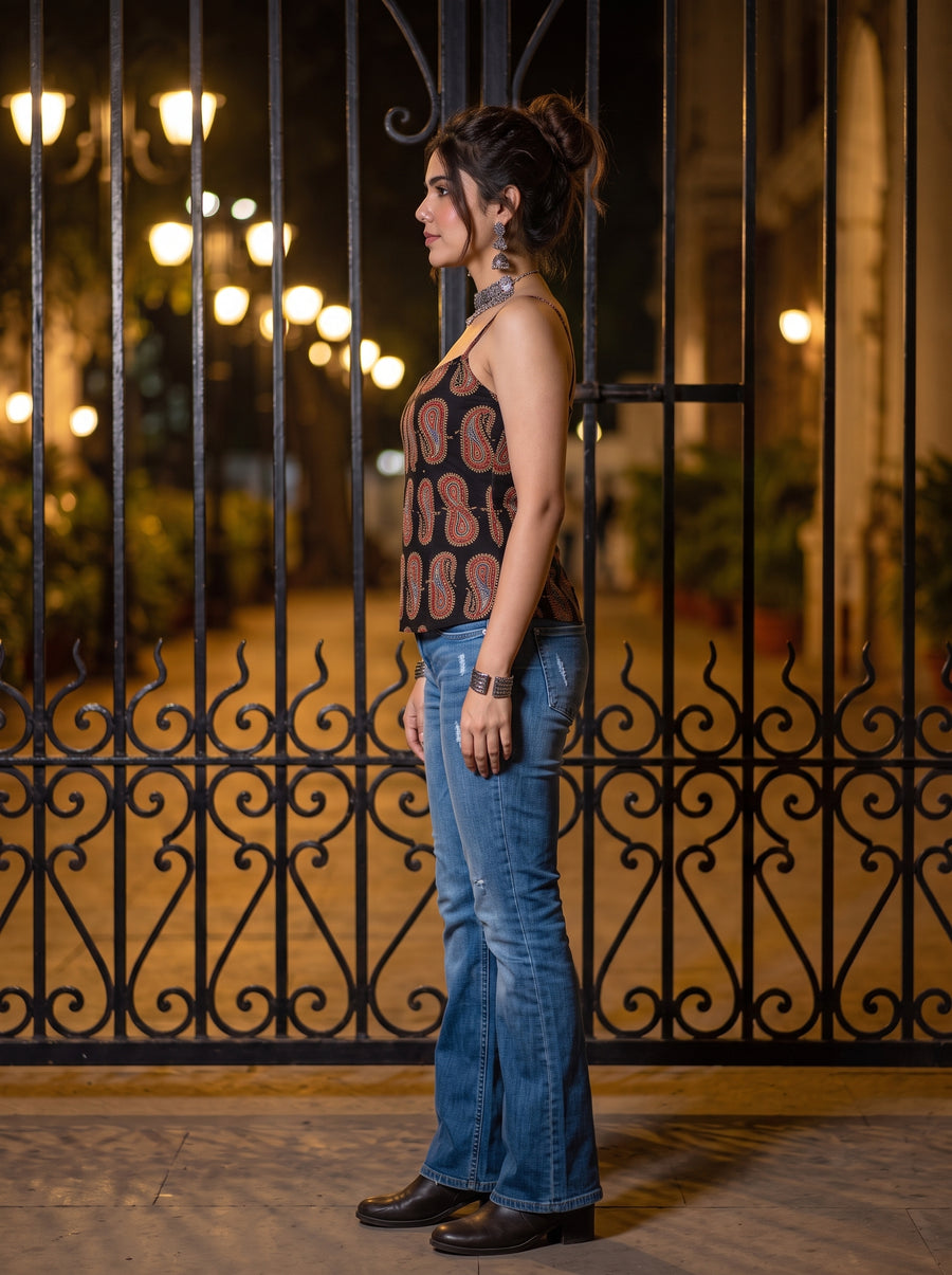 Ada Black side view – The Suitable