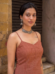 Bawri Dusty Red neckline detail – The Suitable