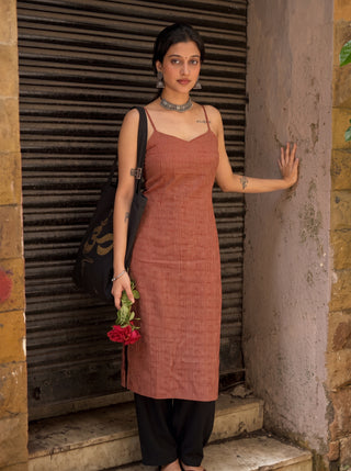 Bawri Dusty Red front view – The Suitable