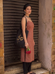 Bawri Dusty Red side view – The Suitable