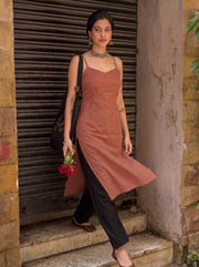 Bawri Dusty Red styled view 5 – The Suitable
