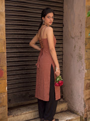 Bawri Dusty Red styled view 6 – The Suitable