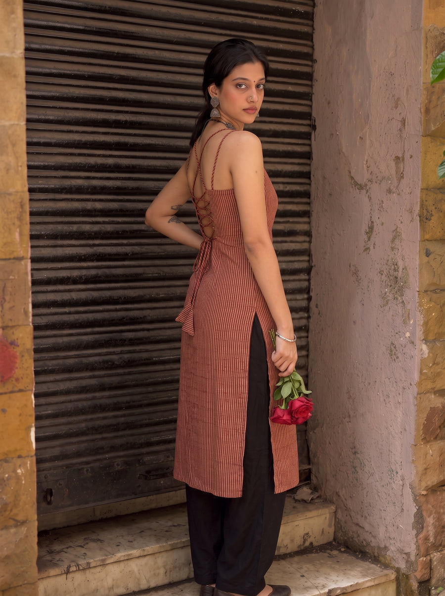 Bawri Dusty Red styled view 6 – The Suitable