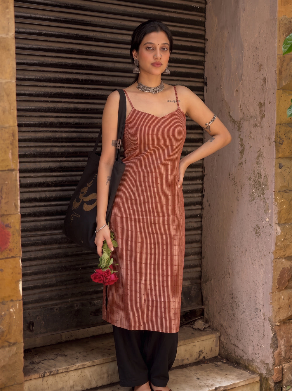 Bawri Dusty Red styled view 7 – The Suitable