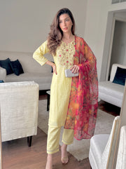 Aayat Butter Yellow Suit Set styled view 6 – The Suitable
