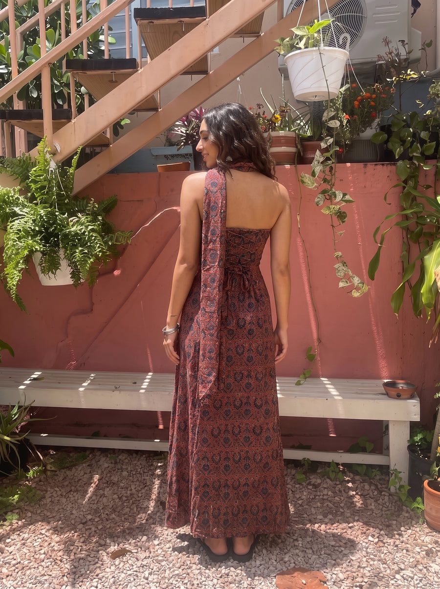 Qayamat Red back view – The Suitable